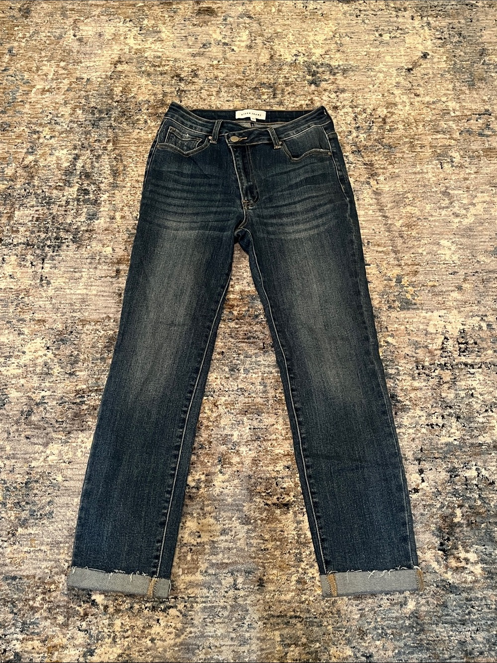 Women’s Straight Leg Jeans in Dark Blue Wash